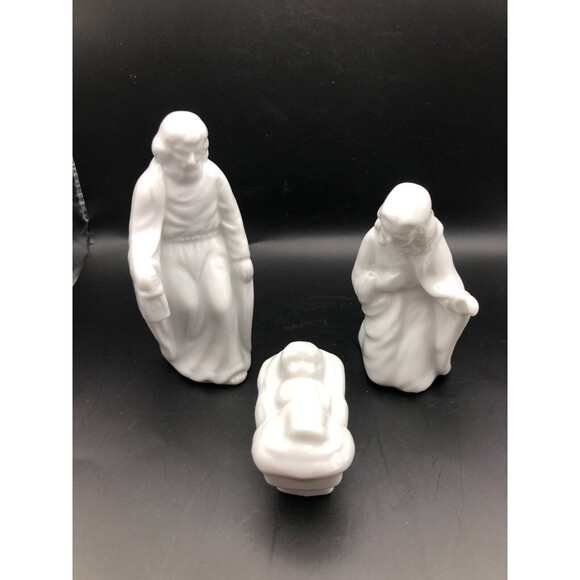 VINTAGE Colonial Candle of Cape Cod Nativity Scene White Porcelain 8 Piece - Picture 3 of 5